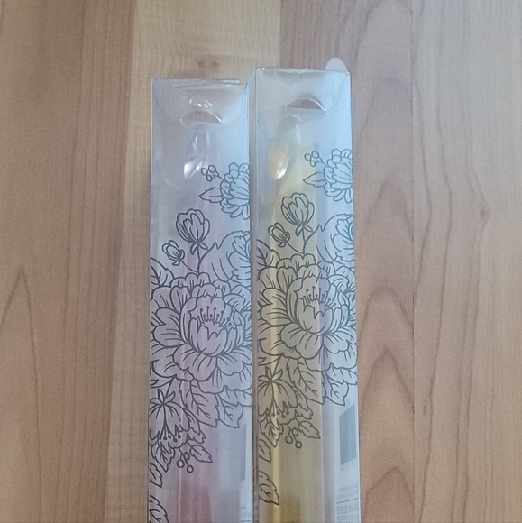 Crochet Hook Set Of 2 Sizes Crochet Hooks 19 Mm 15 Mm Gift for Mom The Hook Nook - Picture 5 of 9